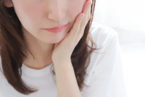 マウスピース矯正はいつ慣れる？｜滑舌や痛みの変化を徹底解説