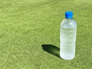 インビザライン中に飲んでいい飲み物・ダメな飲み物とは？虫歯・着色を防ぐコツも解説